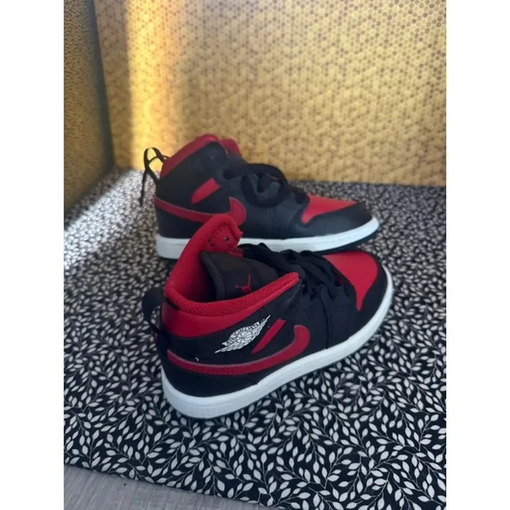 NIKE AIR JORDAN KIDS -SIZE ( 11C ) N